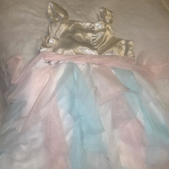 Girls satin ruffle size 5 dress - Picture 3 of 9